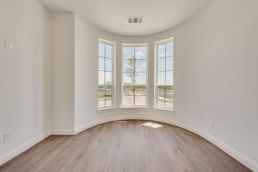 Spacious, unfurnished interior of a new home in Edgewater, Fate (Image 22).