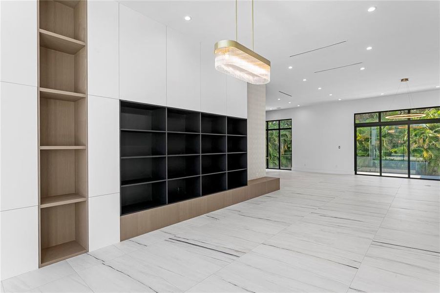 Spacious, unfurnished interior of a new home in Snell Isles, St. Petersburg (Image 19). Spacious, unfurnished interior of a new home in Snell Isles, St. Petersburg (Image 19).