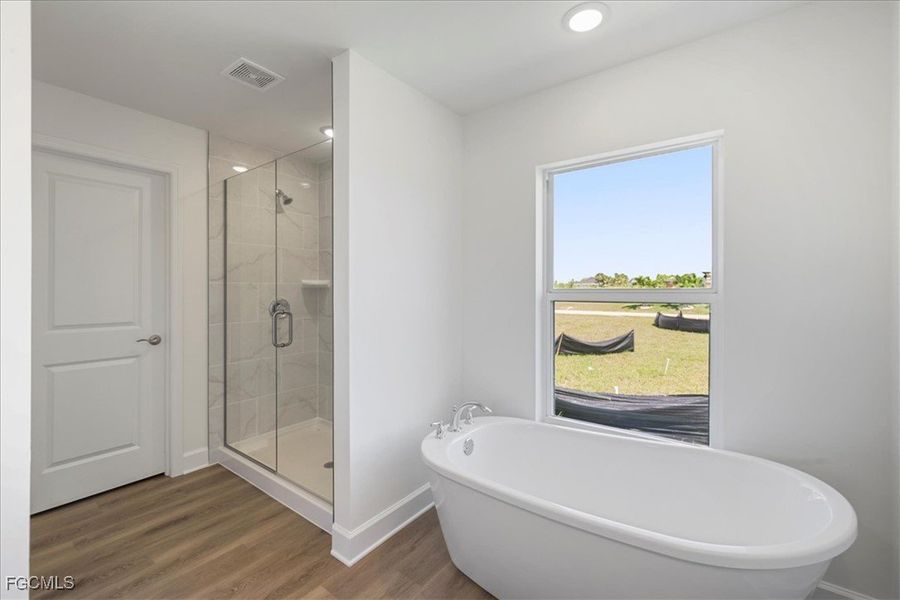 Furnished interior view inside a new home in Cape Coral, Cape Coral (Image 11).