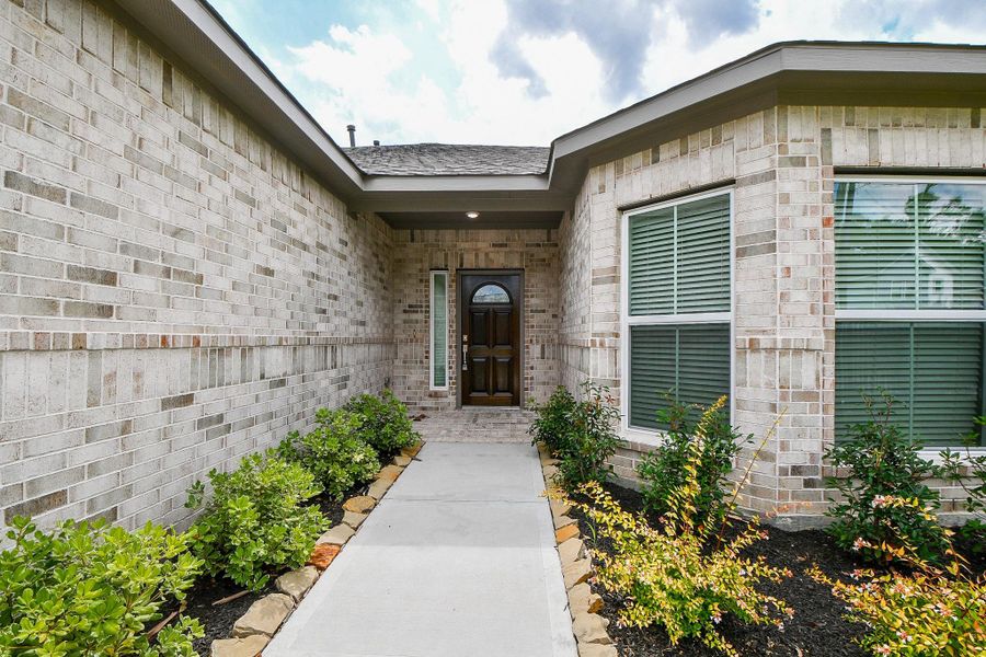 Front exterior of a new home in , Houston, TX, highlighting curb appeal (Image 1). Front exterior of a new home in , Houston, TX, highlighting curb appeal (Image 1).