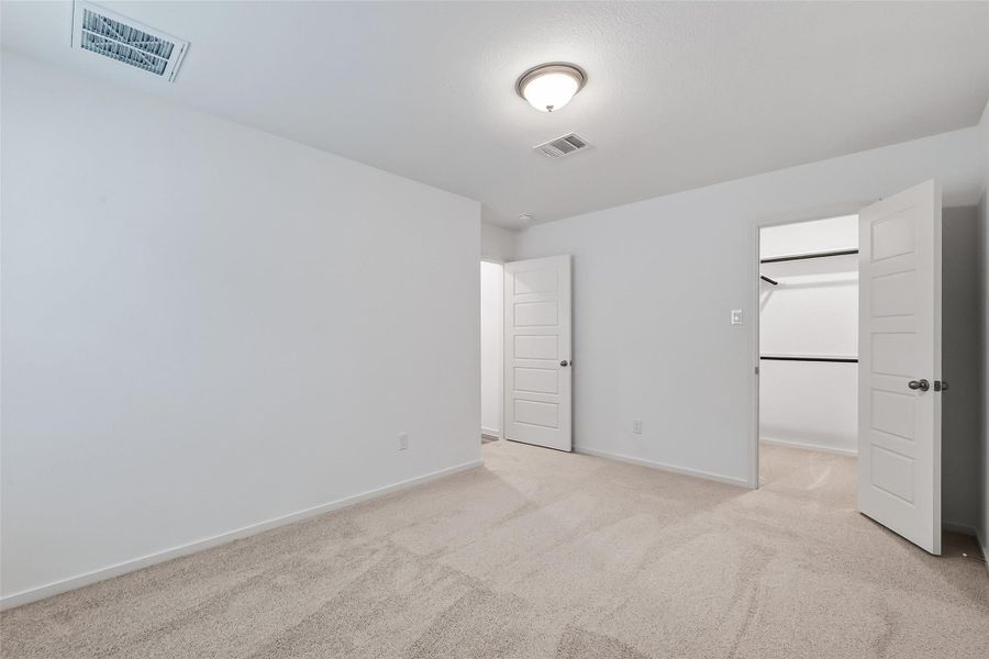 Spacious, unfurnished interior of a new home in Rollingbrook Estates, Baytown (Image 41).