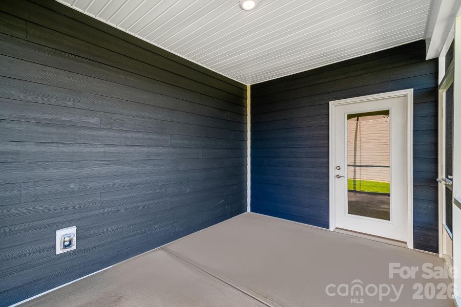 Exterior details and patio area of a home in Roselyn, Lancaster (Image 4).