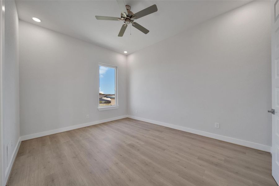 Spacious, unfurnished interior of a new home in Lago Pointe, Seabrook (Image 25). Spacious, unfurnished interior of a new home in Lago Pointe, Seabrook (Image 25).