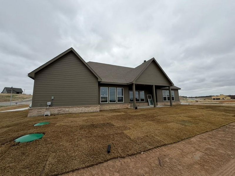 Exterior details and patio area of a home in Eagle Ridge Estates, Weatherford (Image 3).