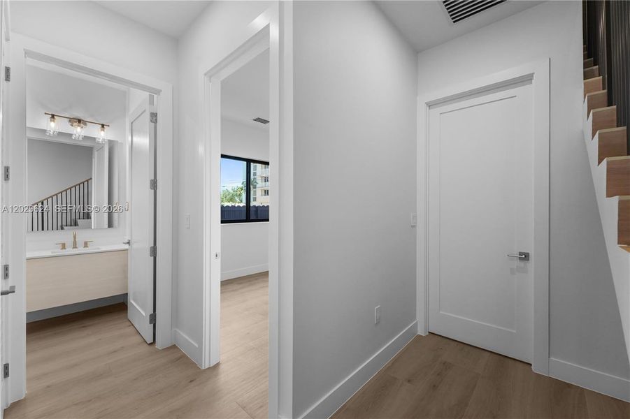 Spacious, unfurnished interior of a new home in , Miami (Image 22).
