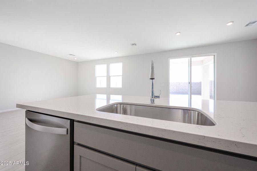 12_Oak_New-Home_Quick-Move-in_Buckeye_AZ