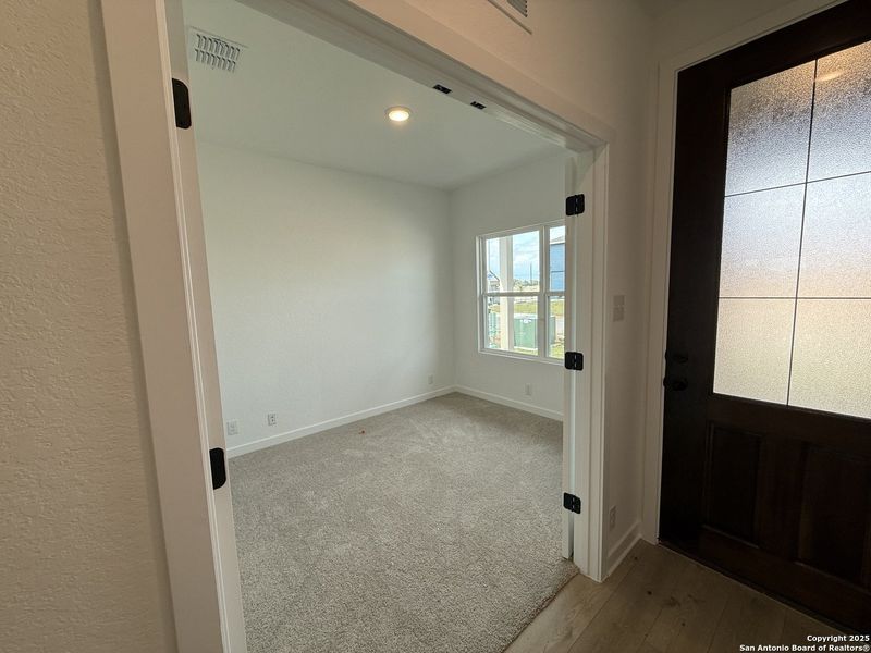 Spacious, unfurnished interior of a new home in Enclave at Hennersby Hollow 50's, San Antonio (Image 18).