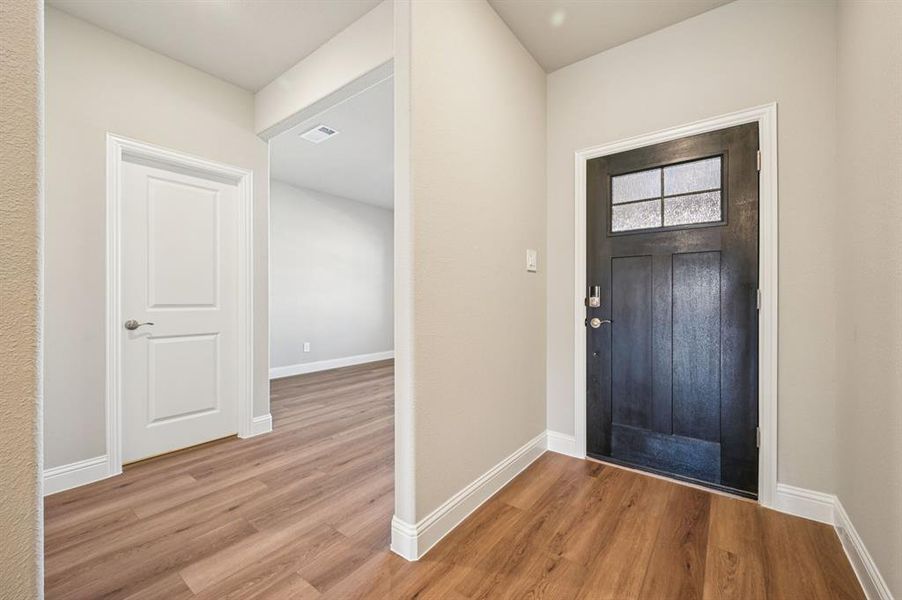 Spacious, unfurnished interior of a new home in Simpson Crossing - Signature Series, McKinney (Image 24).