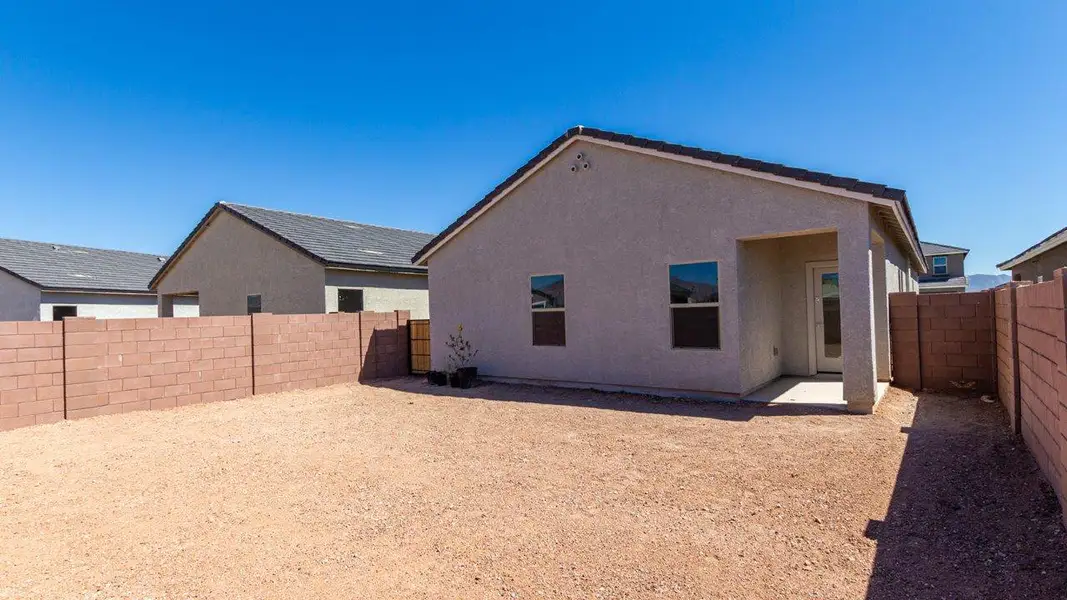 Exterior details and patio area of a home in Blackhawk, Tucson (Image 21).