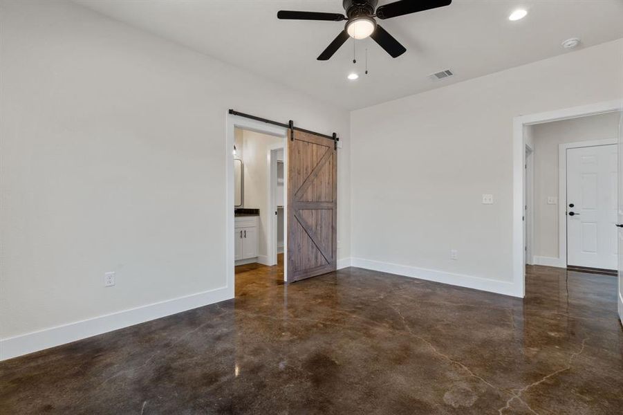 Spacious, unfurnished interior of a new home in , Hico (Image 29).