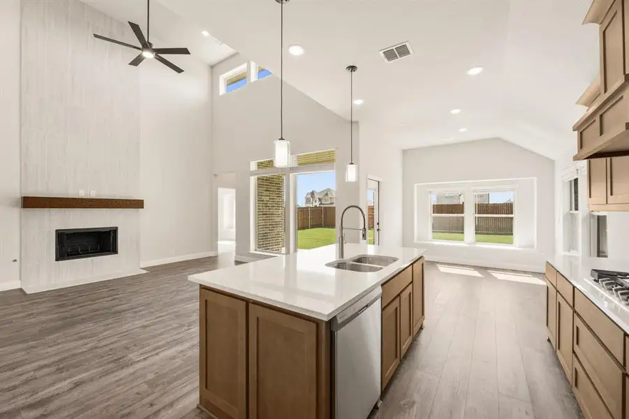 Furnished interior view inside a new home in Hulen Trails Classic 50, Fort Worth (Image 10). Furnished interior view inside a new home in Hulen Trails Classic 50, Fort Worth (Image 10).