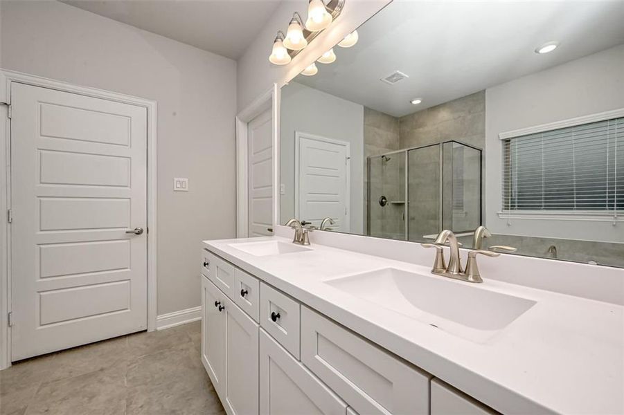 Representative furnished interior of a home built from the Plan 2500 by Adams Homes in The Bluffs at Lafayette, Freeport (Image 13).