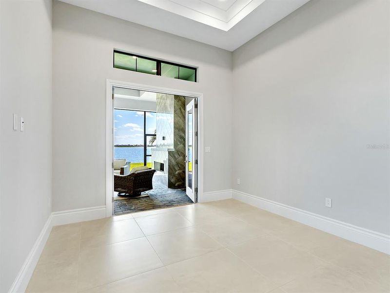 Spacious, unfurnished interior of a new home in , Sarasota (Image 23).