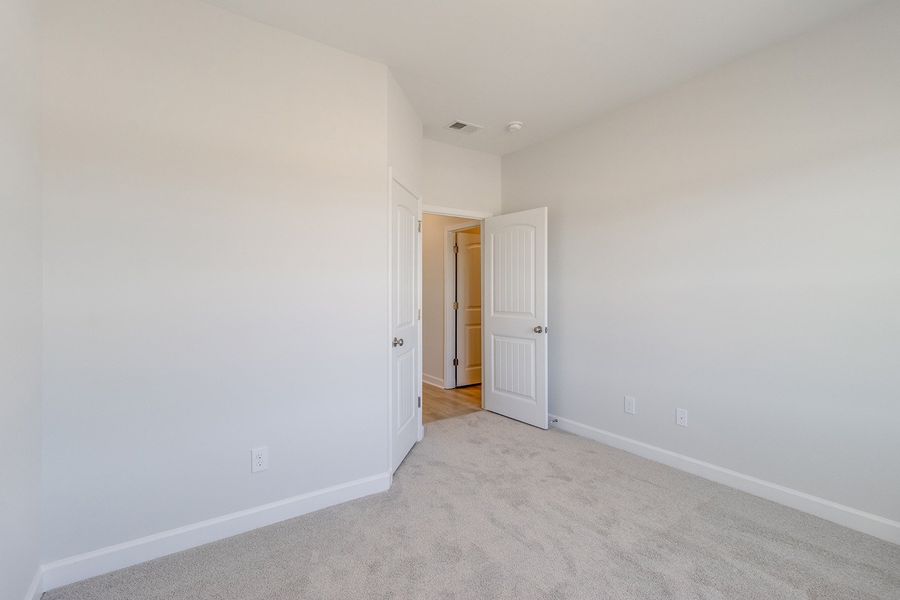 Spacious, unfurnished interior of a new home in Hendrix Farms, Lexington (Image 33).
