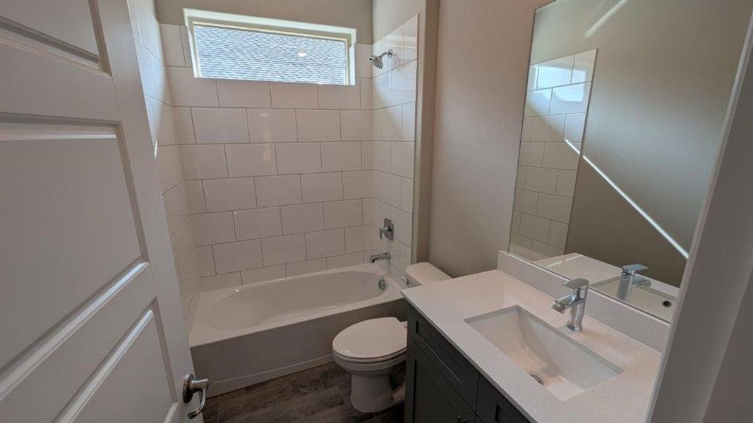 Furnished interior view inside a new home in Bella Vista, Granbury (Image 8).