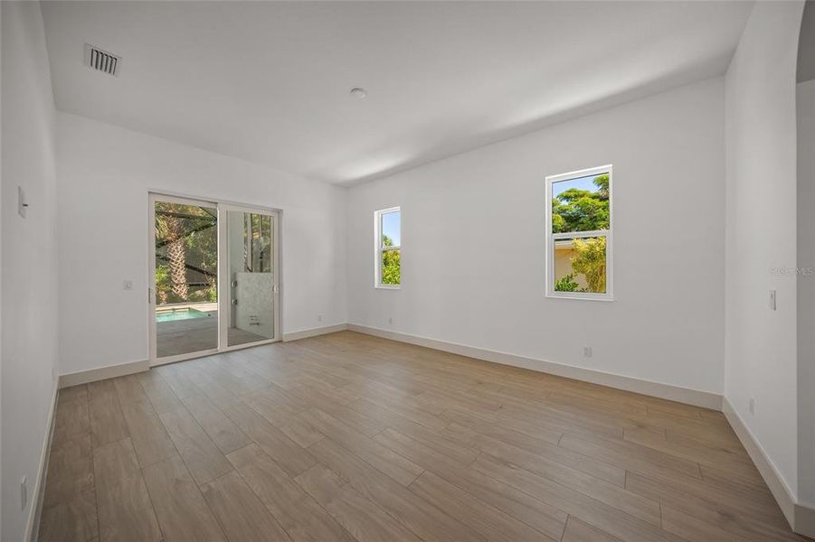 Spacious, unfurnished interior of a new home in , Venice (Image 33).