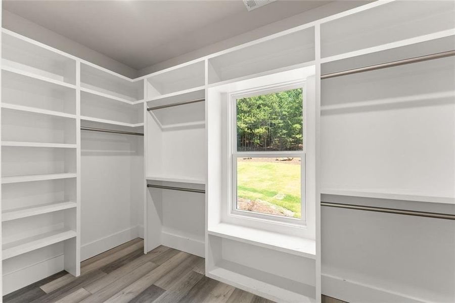 Spacious, unfurnished interior of a new home in , Gainesville (Image 37).