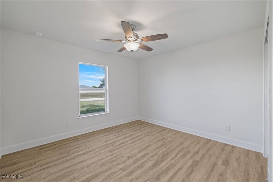 Spacious, unfurnished interior of a new home in Cape Coral, Cape Coral (Image 32).