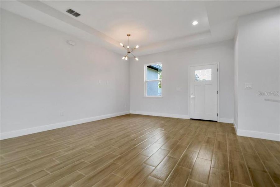 Spacious, unfurnished interior of a new home in , Deland (Image 11).