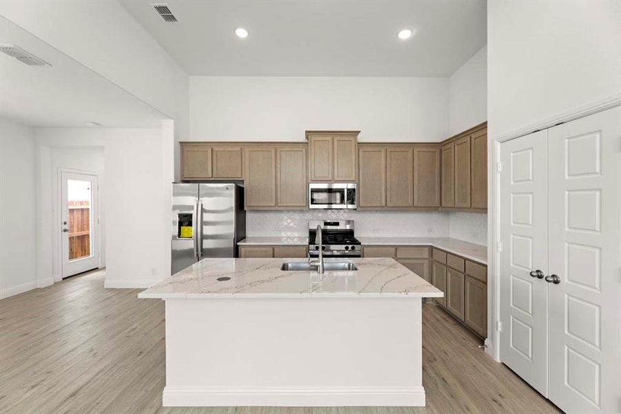07-1014-lovely-day-lavon-tx-kitchen-view