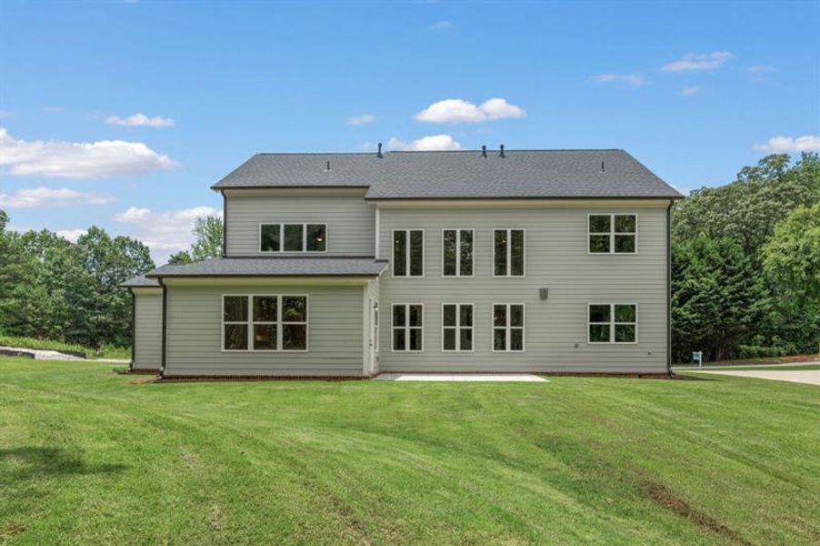 Exterior details and patio area of a home in White Post on Lake Lanier, Gainesville (Image 4). Exterior details and patio area of a home in White Post on Lake Lanier, Gainesville (Image 4).