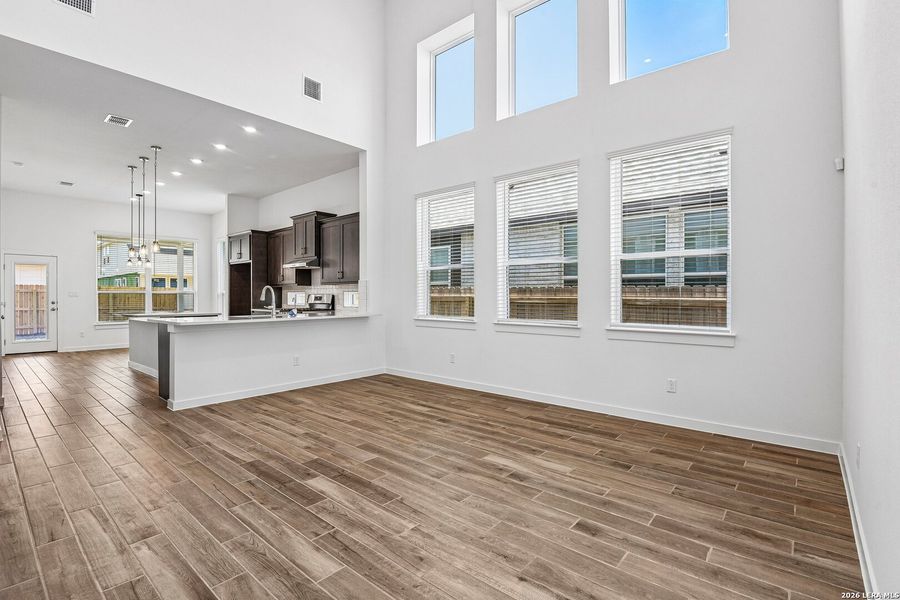 Spacious, unfurnished interior of a new home in Legacy at Lake Dunlap, New Braunfels (Image 25).