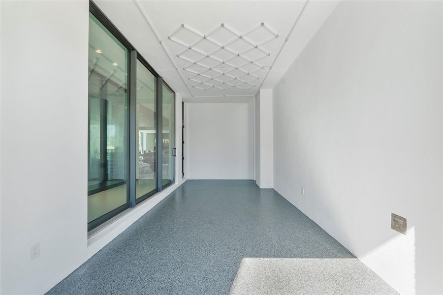 Spacious, unfurnished interior of a new home in , Fort Lauderdale (Image 20).