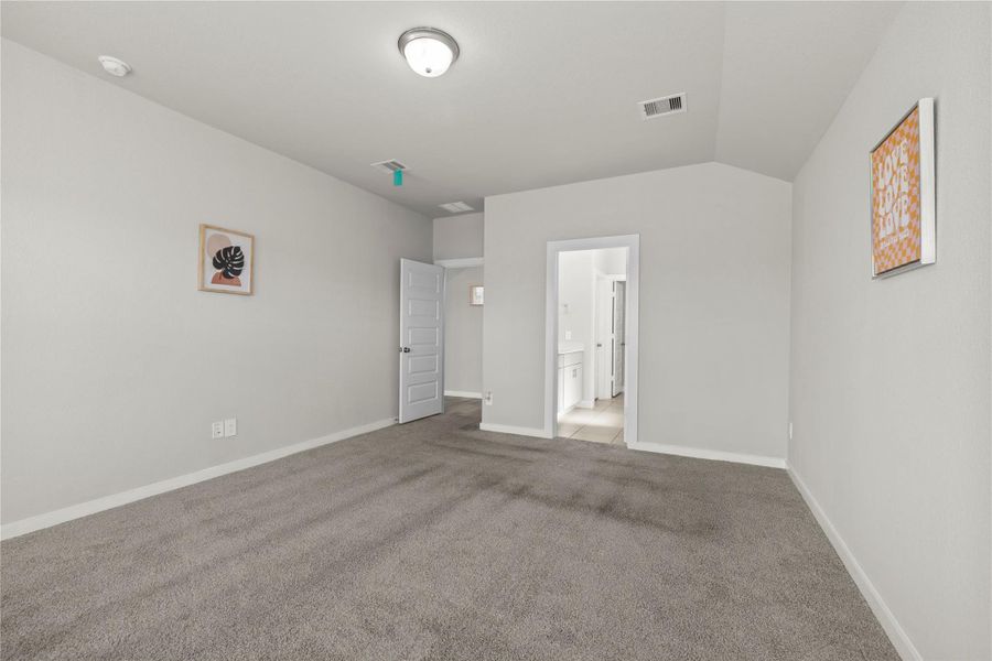 Spacious, unfurnished interior of a new home in Wall Street Village, Richmond (Image 25).