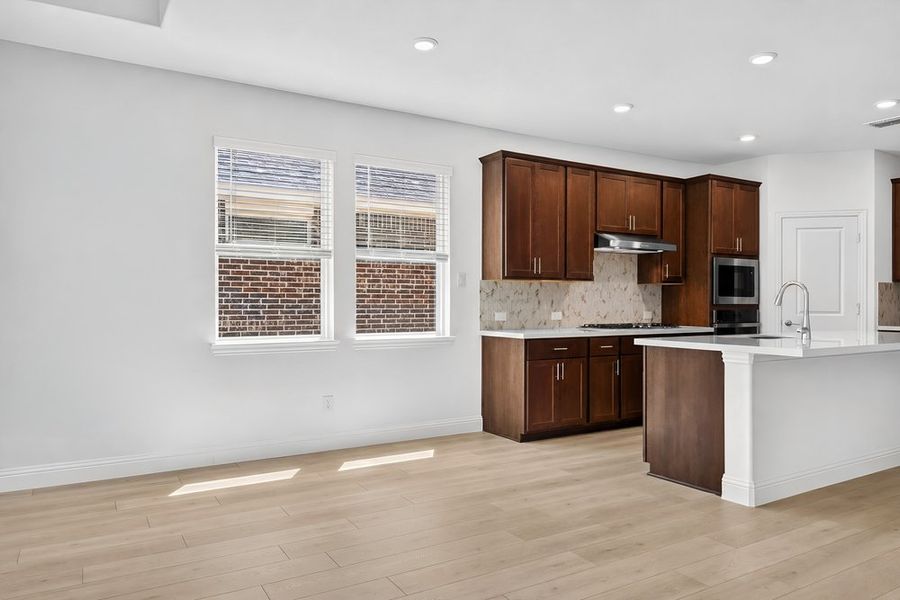 Furnished interior view inside a new home in Madero 50s, Fort Worth (Image 8).