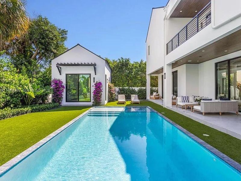Exterior details and patio area of a home in , West Palm Beach (Image 21).