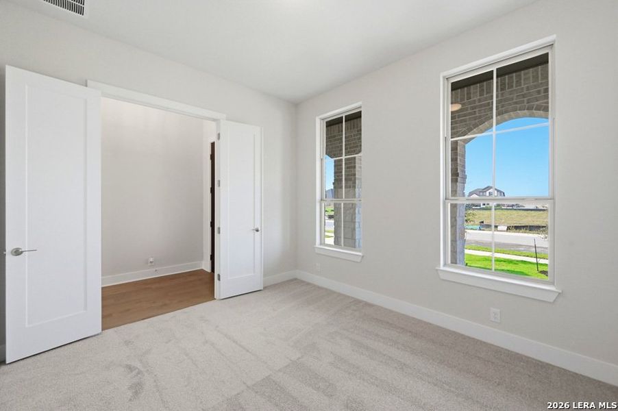 Spacious, unfurnished interior of a new home in Venado Crossing, Cibolo (Image 18).