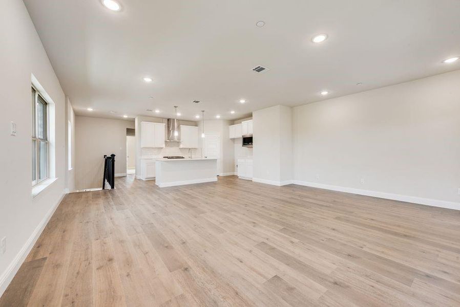 Spacious, unfurnished interior of a new home in Bayside, Rowlett (Image 26).