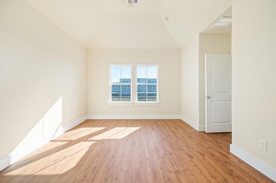 Spacious, unfurnished interior of a new home in Metro Village, Houston (Image 32).