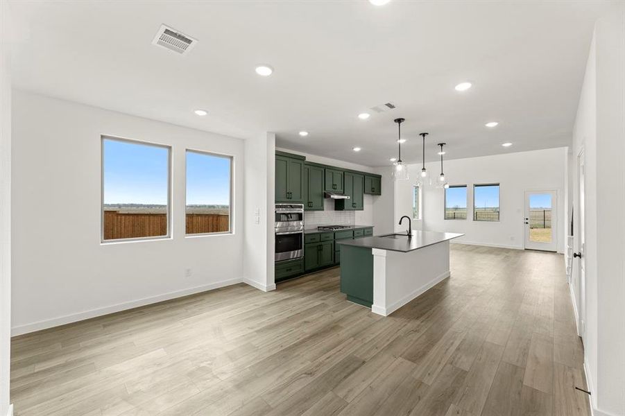 04. 14096 Harden - Dining