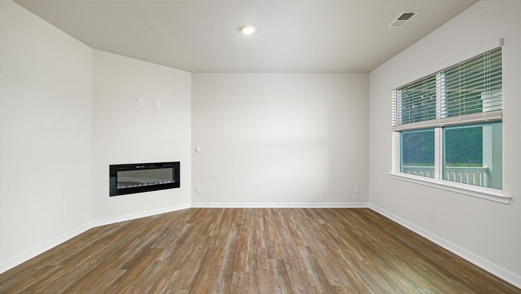Spacious, unfurnished interior of a new home in Valley View, Waynesville (Image 12).