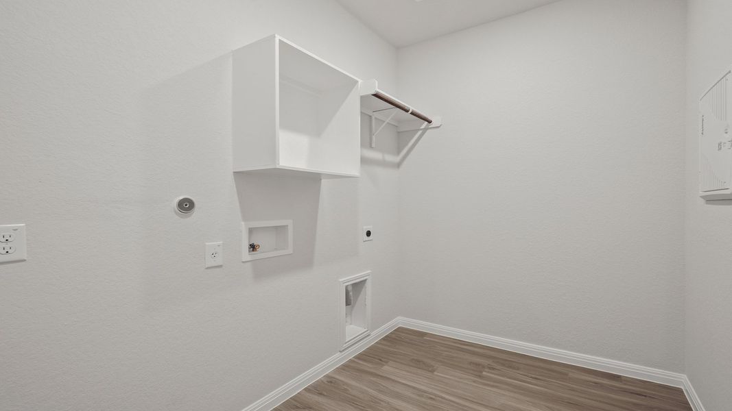 Spacious, unfurnished interior of a new home in Hunters Ranch, San Antonio (Image 9).