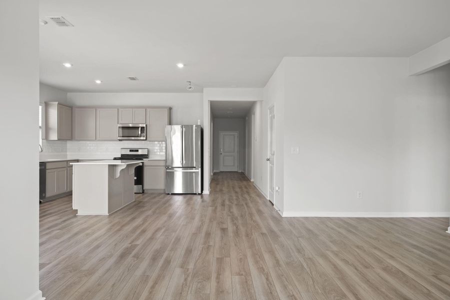 Spacious, unfurnished interior of a new home in Bradford Pointe, Summerville (Image 36).