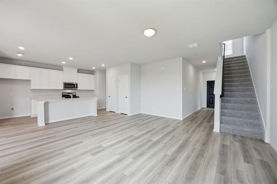 Spacious, unfurnished interior of a new home in Bellagio, Forney (Image 20).