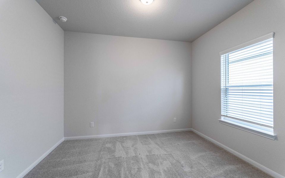 Spacious, unfurnished interior of a new home in Laurel Vistas, San Antonio (Image 14).