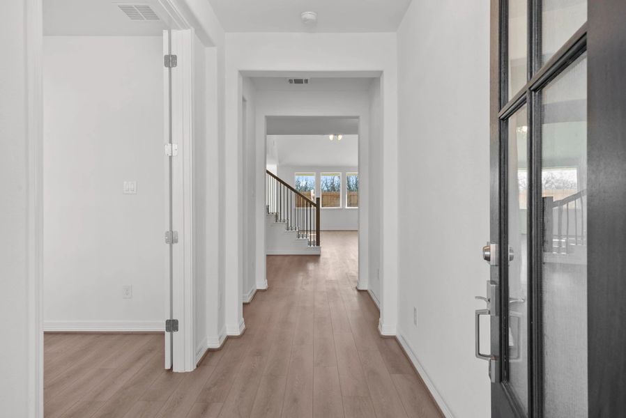 Spacious, unfurnished interior of a new home in Westland Ranch, League City (Image 12).