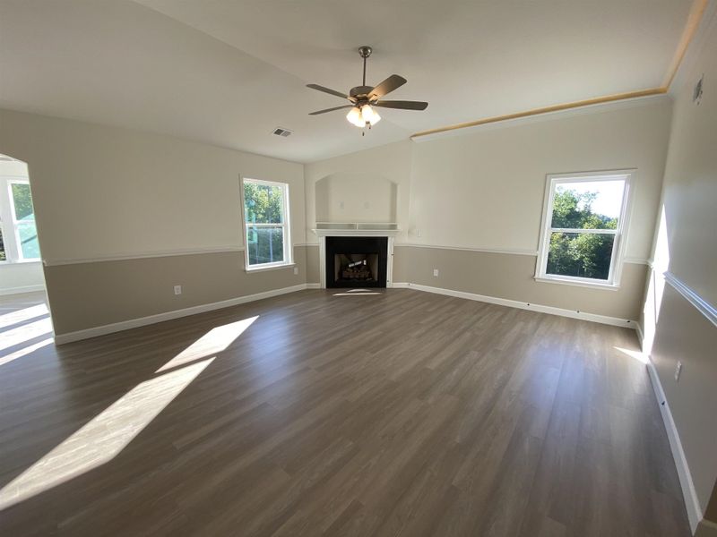 Spacious, unfurnished interior of a new home in Ballentine Ridge, Lyman (Image 16).