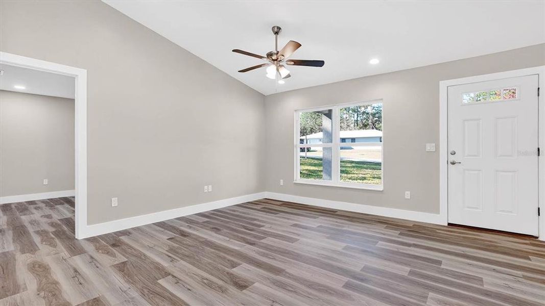 Spacious, unfurnished interior of a new home in , Citrus Springs (Image 21).