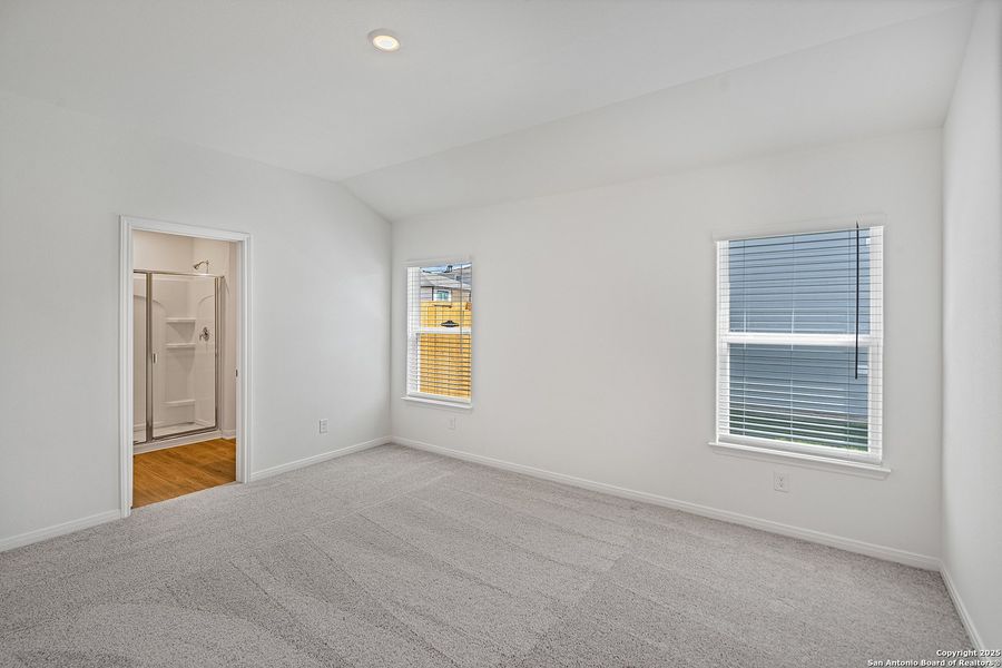 Spacious, unfurnished interior of a new home in Rosewood Estates, Lytle (Image 18).