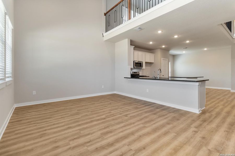 Spacious, unfurnished interior of a new home in Hickory Ridge, Elmendorf (Image 4).