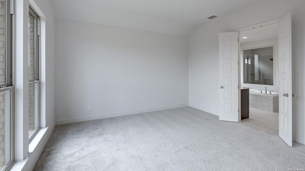 Spacious, unfurnished interior of a new home in Arcadia Ridge, San Antonio (Image 20).