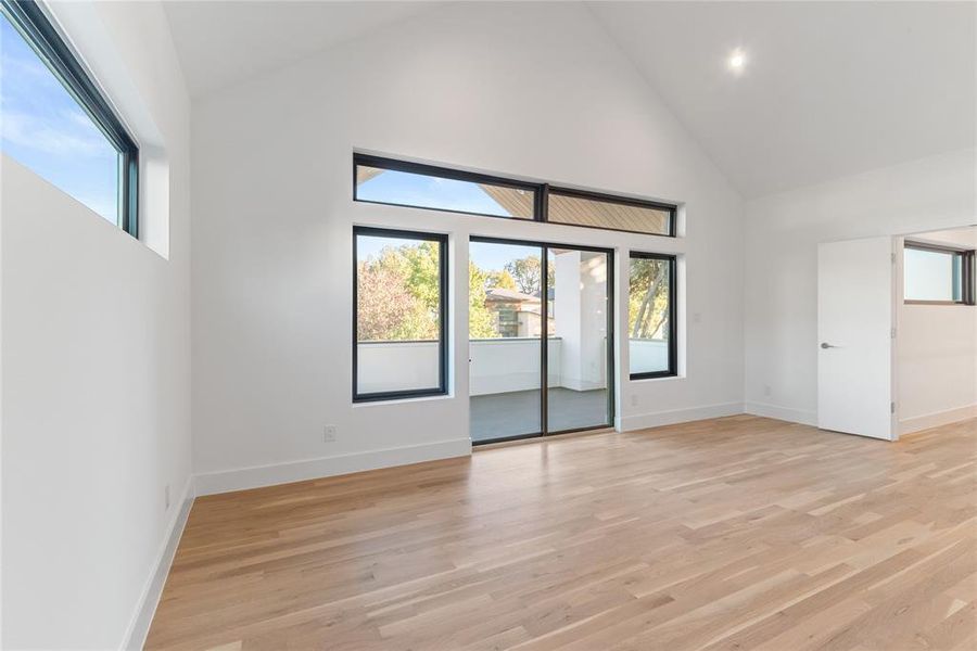 Spacious, unfurnished interior of a new home in , Dallas (Image 25).