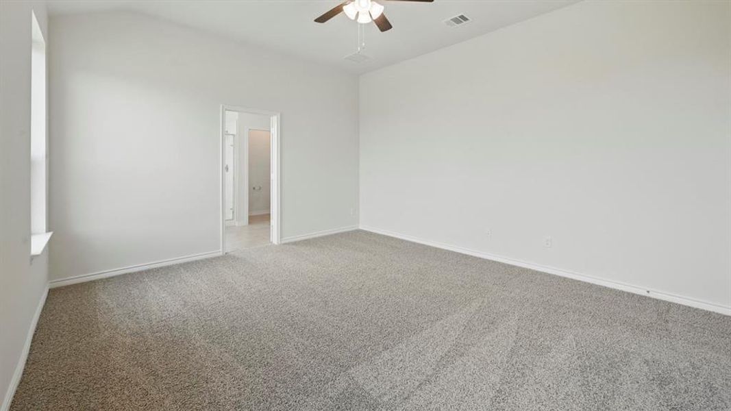 Spacious, unfurnished interior of a new home in Silverado, Aubrey (Image 31).