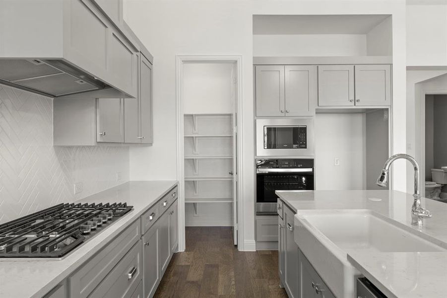 12. 332 Bay Laurel - Kitchen (2)