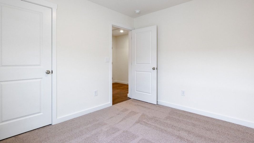 Spacious, unfurnished interior of a new home in Emory Creek, Harriman (Image 14).