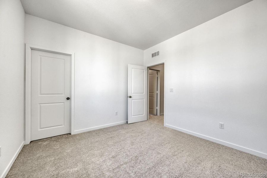 Spacious, unfurnished interior of a new home in Parterre, Thornton (Image 13).